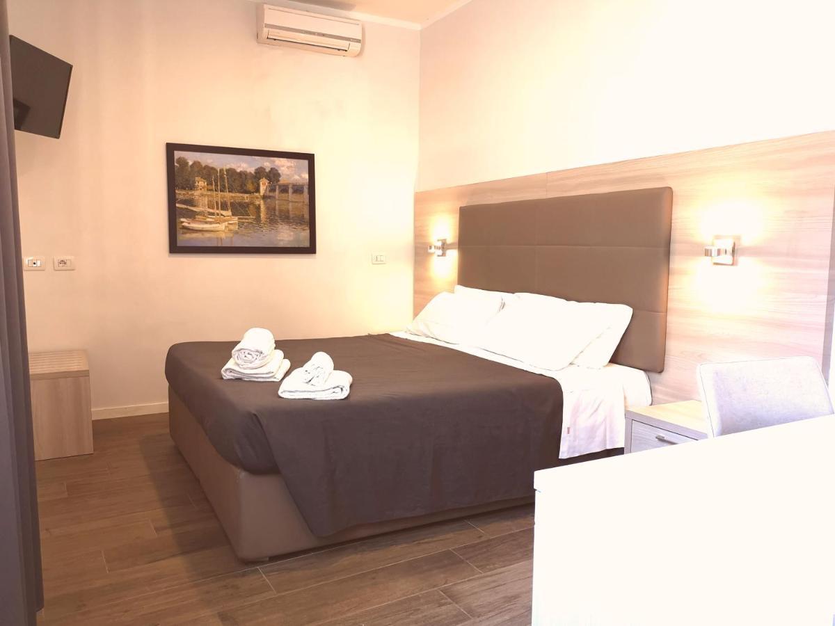 Academy Hotel فيوميتشينو المظهر الخارجي الصورة