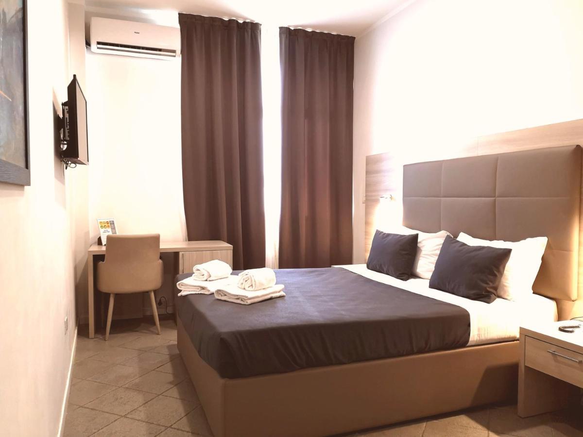 Academy Hotel فيوميتشينو المظهر الخارجي الصورة