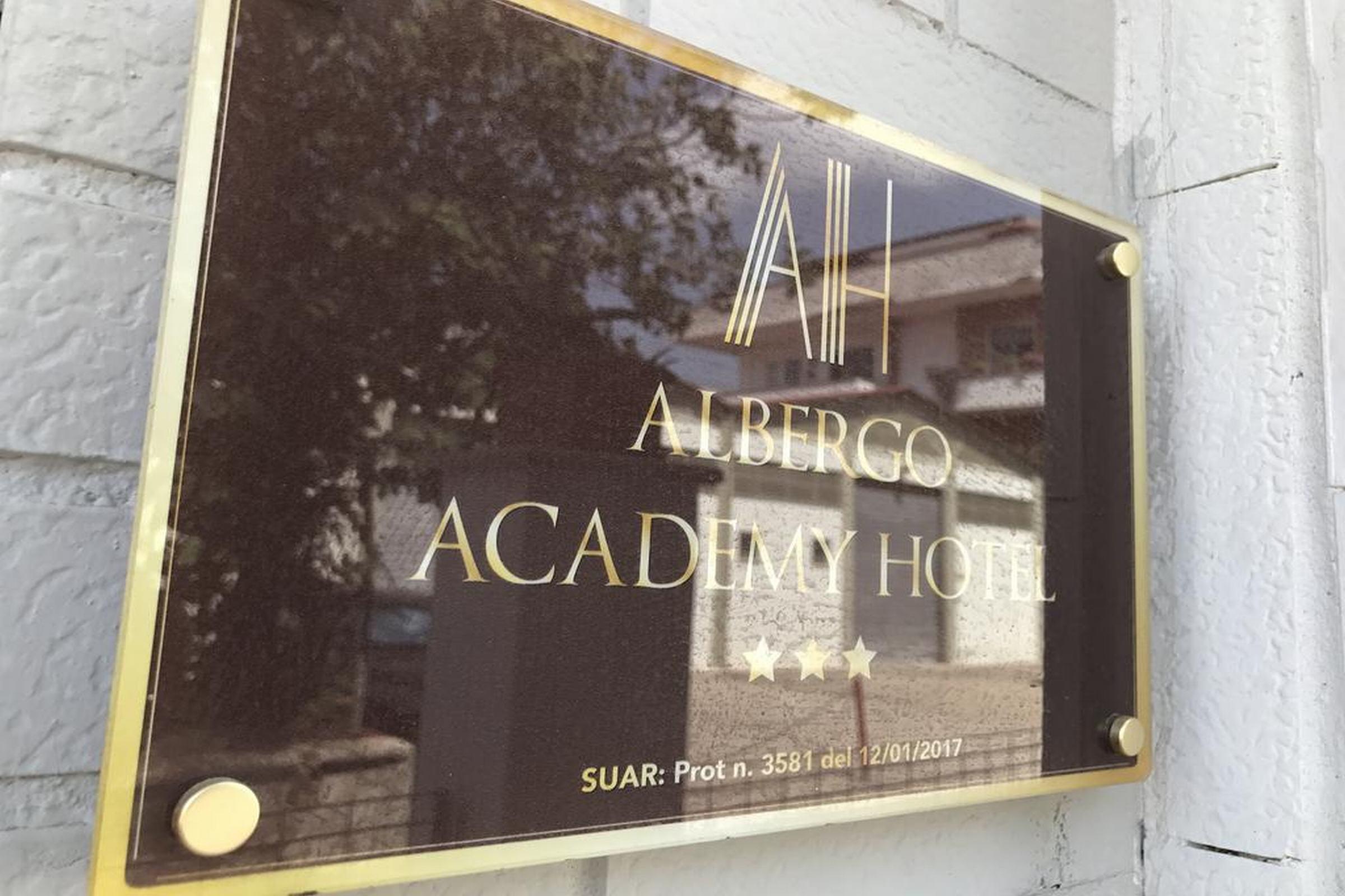 Academy Hotel فيوميتشينو المظهر الخارجي الصورة