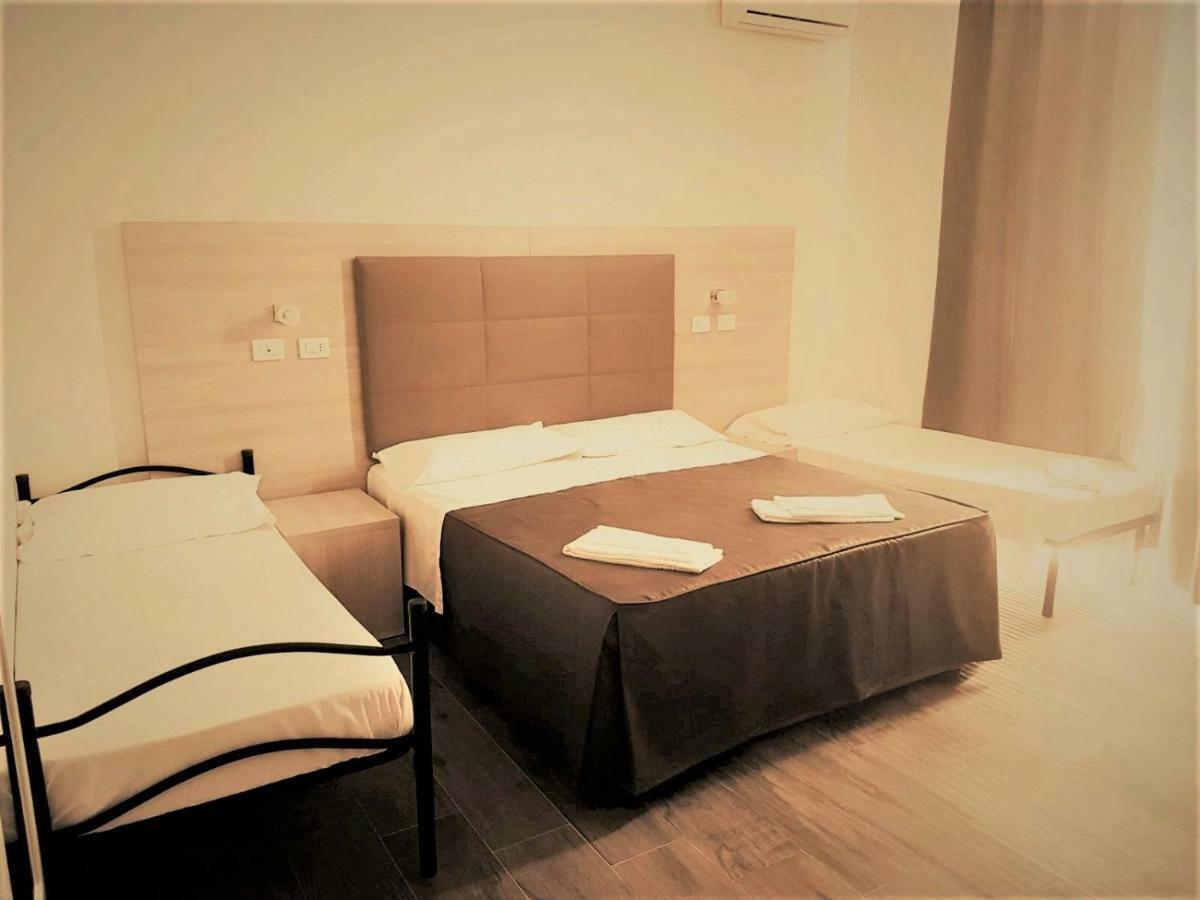 Academy Hotel فيوميتشينو المظهر الخارجي الصورة